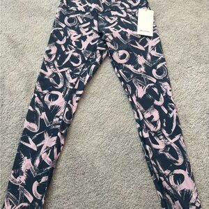 NWT Lulu Lemon size 10 Lulu logo print in pink and black.
Smoke free home.